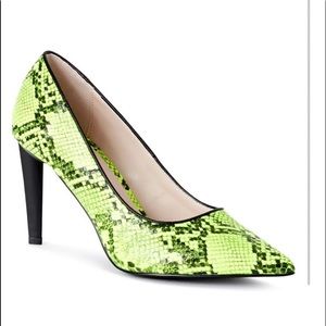 Kendall & Kylie snakeskin size 8